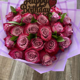 Pink rose bouquet with a Happy Birthday topper
