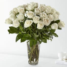 Bouquet of white roses in a clear glass vase