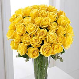 Bouquet of yellow roses in a clear glass vase