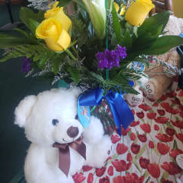 BEAR WITH BOUQUET