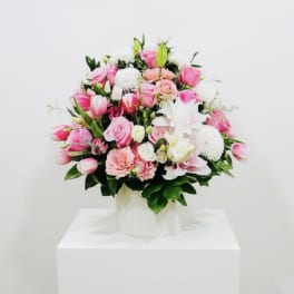 Je t’adore Arrangement ( Pink Roses, lilies and Tulips)