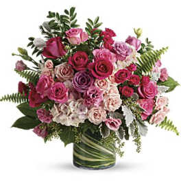 Bouquet of pink and red roses in a glass vase