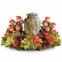 Sunset Wreath by Teleflora (Urn Garden)