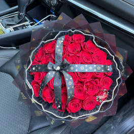 25 Wrapped Red Roses