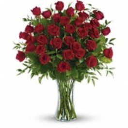 Bouquet of red roses in a clear glass vase