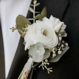 Purity of love Wedding Boutonnière