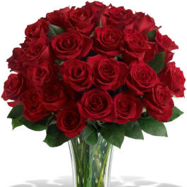 Bouquet of red roses in a clear glass vase