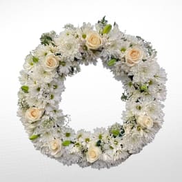 White floral wreath with cream roses and daisies