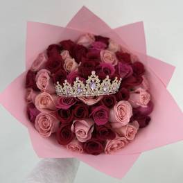 Bouquet of pink and burgundy roses with a jeweled crown topper