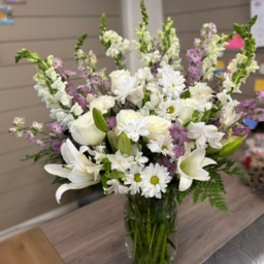 White and lavender mixed bouquet in a clear glass vase