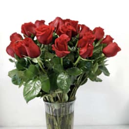 Bouquet of red roses in a clear glass vase