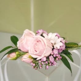 Pink rose corsage with white daisy and purple accents
