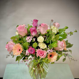 Pink and peach mixed bouquet in a clear glass vase