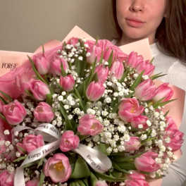Flamingo bouquet 30 tulips with baby’s breath