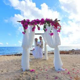 Romantic Beach Wedding Arch – Dreamy Coastal Decor