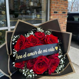 Bouquet of red roses with baby's breath and a ribbon banner