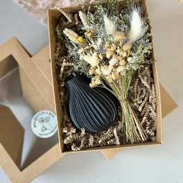 Bouquet in a Box with black vase