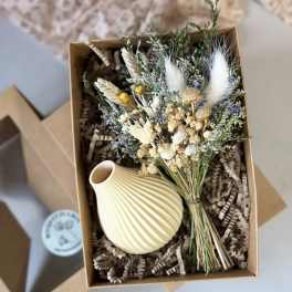 Bouquet in a Box with creme vase