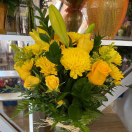 Yellow bouquet of roses and chrysanthemums in a glass vase
