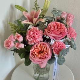 Day dream vase- garden rose,lily, mini roses