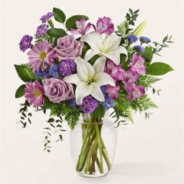 Bouquet of pink and white flowers in a clear glass vase