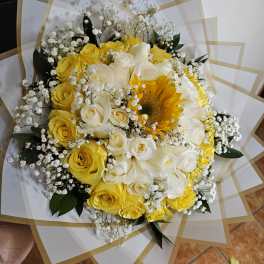 Bouquet of yellow and white roses with a sunflower and baby's breath