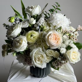 White and elegant Vase!