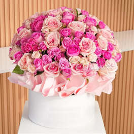 Large bouquet of pink and blush roses in a white box