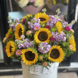 Summer Basket. The photo shows a deluxe size.