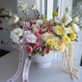 Creamy Lemon Vase
