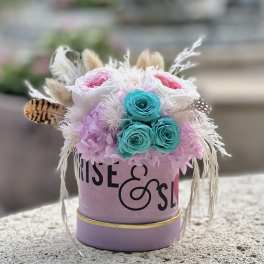 Pastel bouquet with turquoise and pink roses in a lavender box