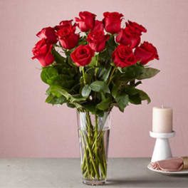 Bouquet of red roses in a clear glass vase