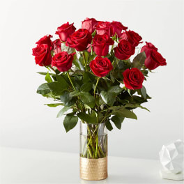 Bouquet of red roses in a clear glass vase