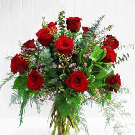 Bouquet of red roses in a clear glass vase