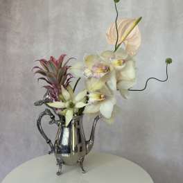 Moon Garden: Afternoon in Provence – Teapot arrangement