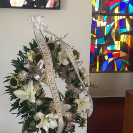 $685 Heavenly Easel Wreath (Oahu Only) Three easel displays and one casket saddle