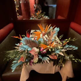 Three piece, tropical arrangement setting fro