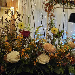 wedding arbor 4 feet and matching floor pieces2@ 3 foot