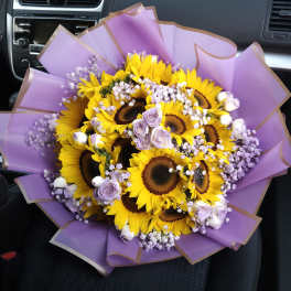 Ramo Buchón de Girasoles y Rosas (Amanecer Dorado & Lavanda)