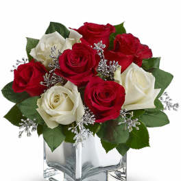 Teleflora's Snowy Night Bouquet