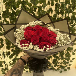 Amore Bouquet One Dozen Roses