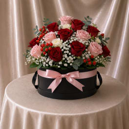 Blush & Red Rose Hatbox – Short
