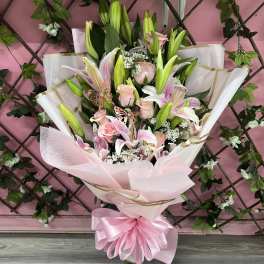Roses and lilies mix bouquet