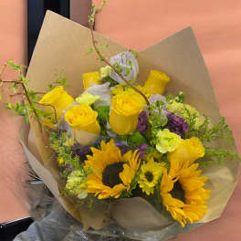 Round shaped yellowish garden bouquet