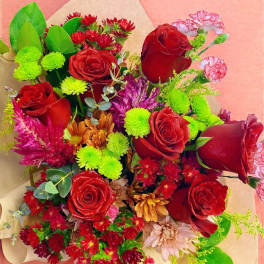 Red roses romantic bouquet