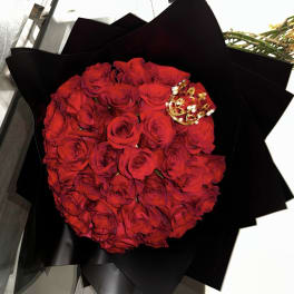 RAMO DE 50 ROSAS