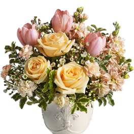 Teleflora's Peaches and Dreams