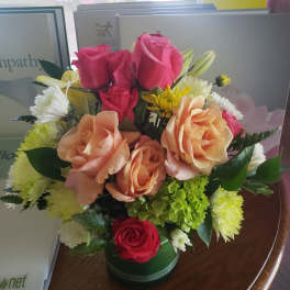BEAUTY ORANGE AND GREEN BOUQUET
