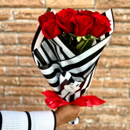 Roses are Red Presentation bouquet