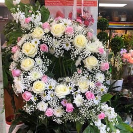 Enduring Grace (Round Standing Wreath)